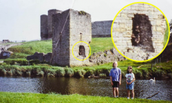 o fantomă la castelul Rhuddlan din Ţara Galilor